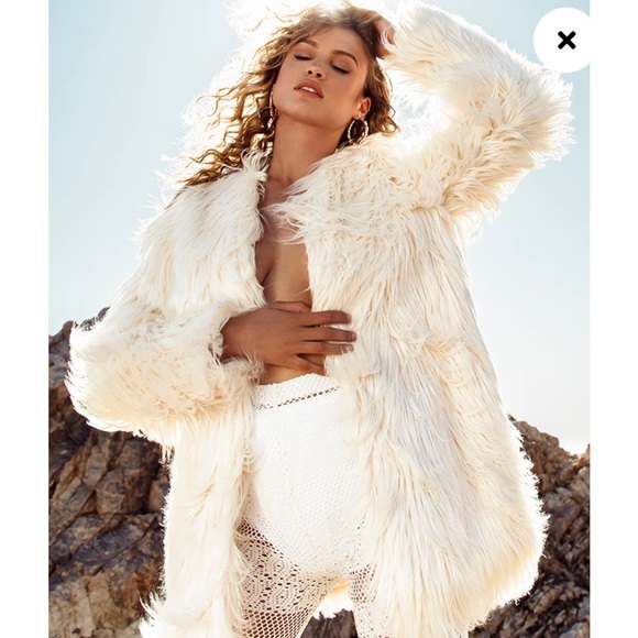 Prettylittlething Shaggy Faux Fur Jacket - Picture 5 of 11